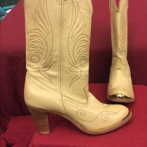 Cream colored Boots - size 8.5W - Very Good